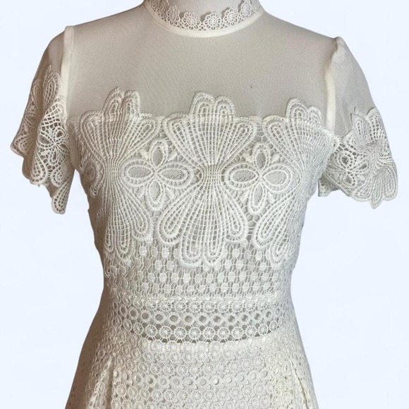 White lace midi dress with short sleeves - Picture 5 of 8